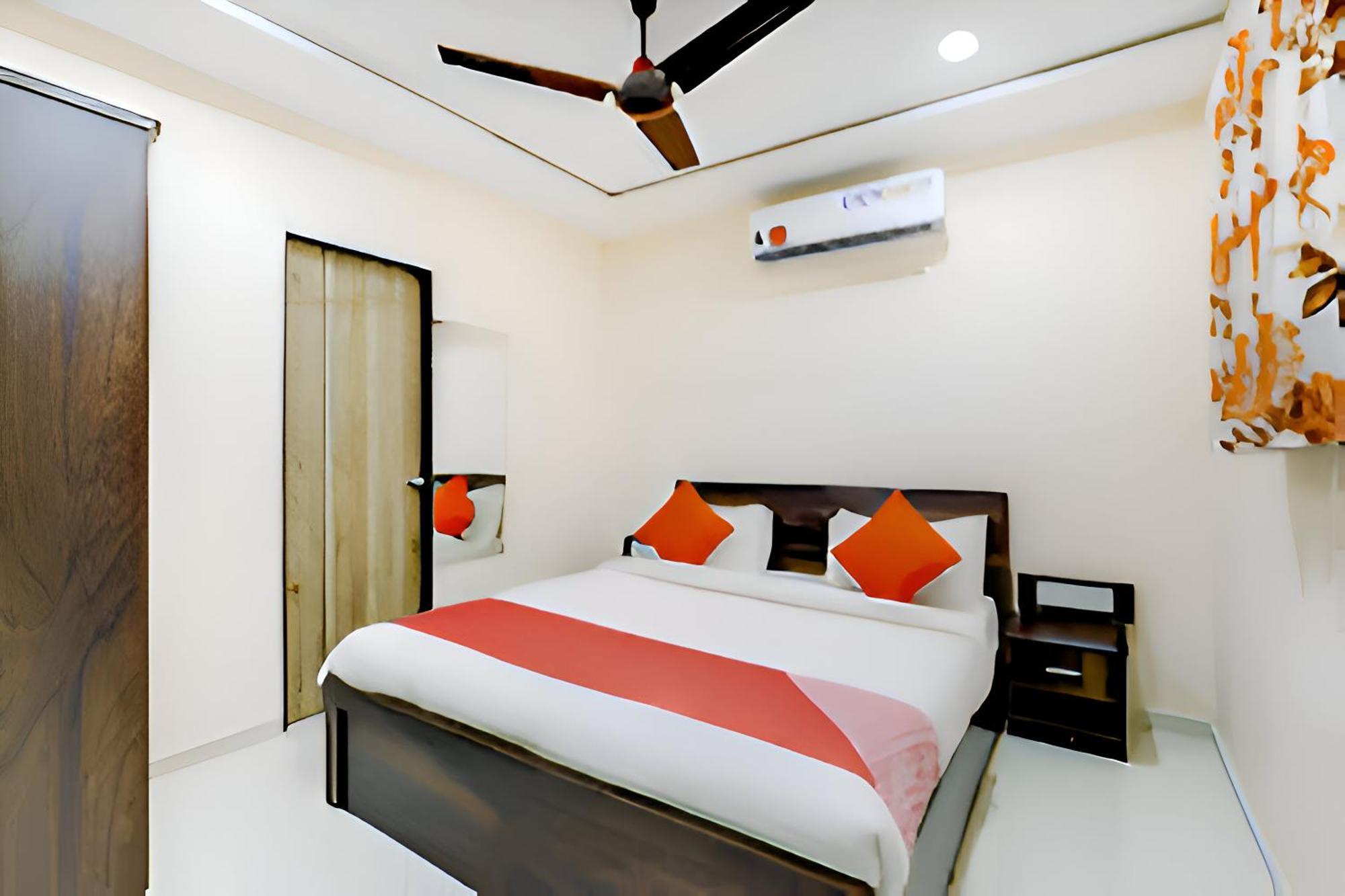 Hotel Blue Leaf Rajkot Exterior foto