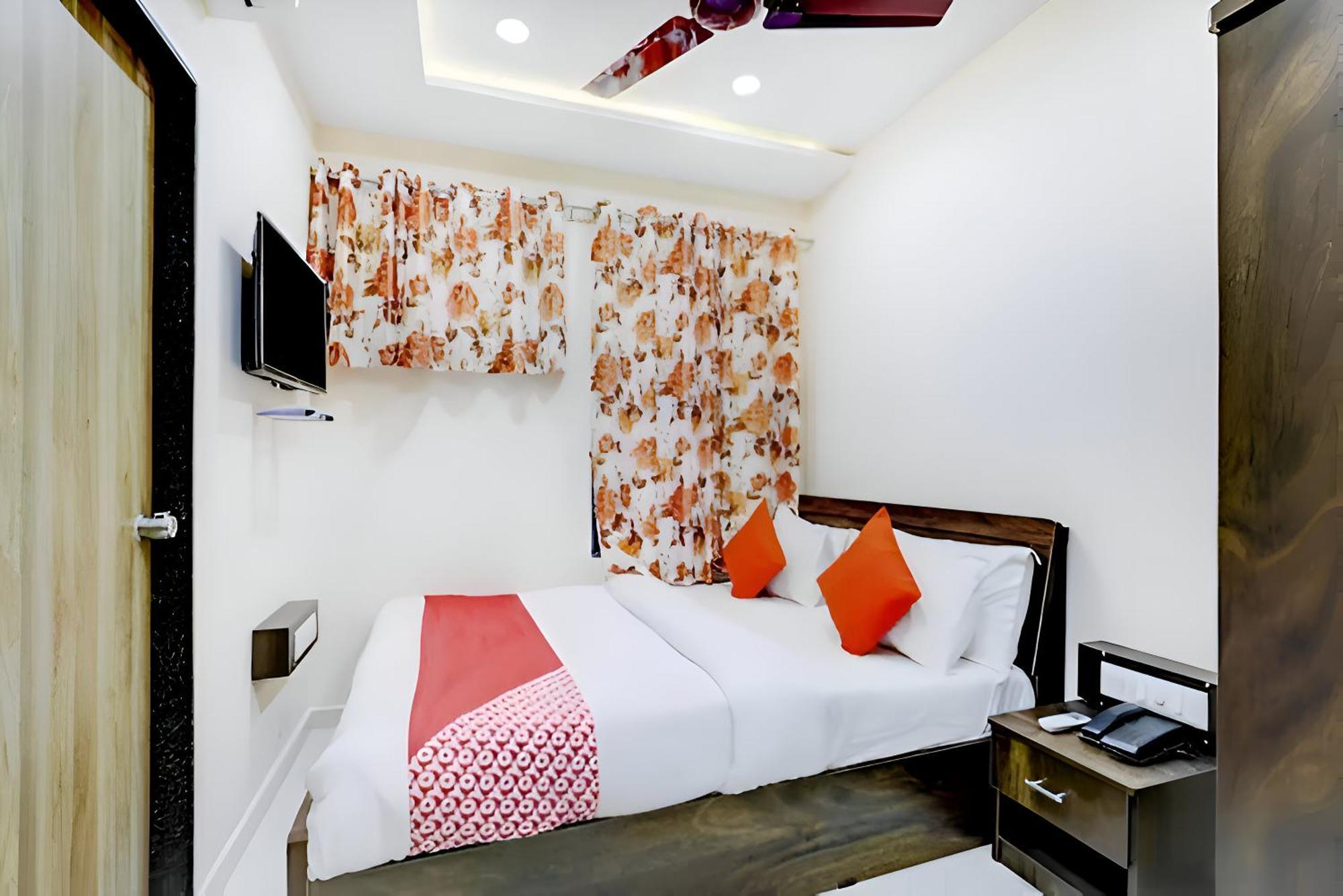 Hotel Blue Leaf Rajkot Exterior foto